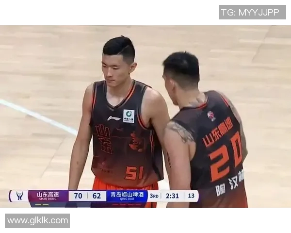 山东男篮与福建男篮激战正酣谁能在这场对决中笑到最后